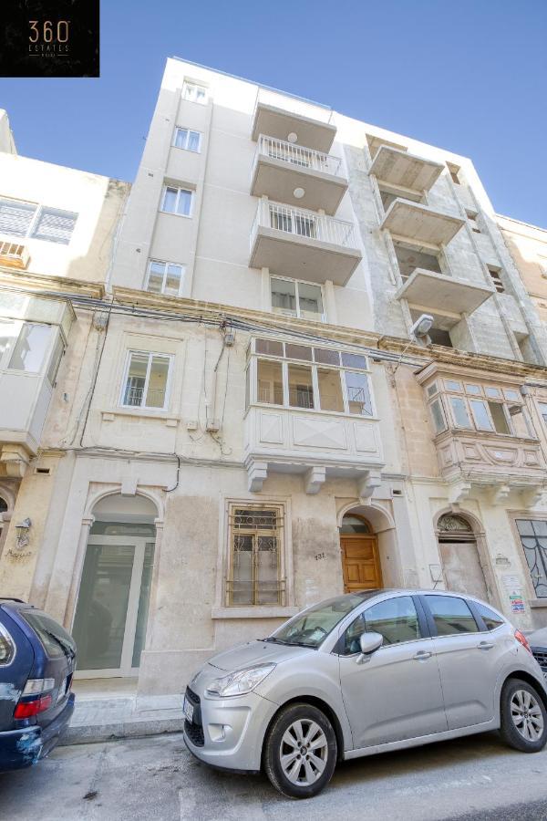 Charming 2Br W/Maltese Balcony Off The Promenade By 360 Estates Appartement Gzira Buitenkant foto